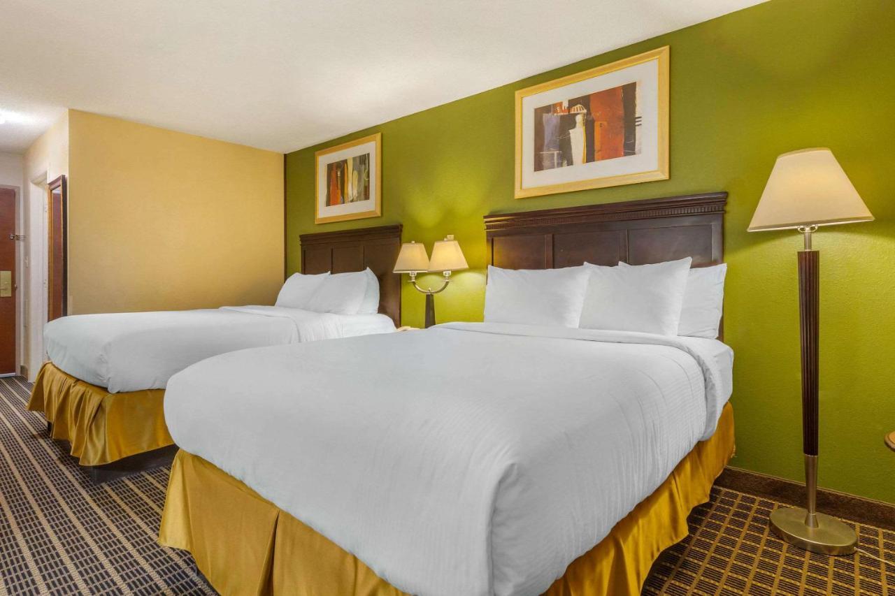Clarion Pointe South Boston - Danville East Ngoại thất bức ảnh