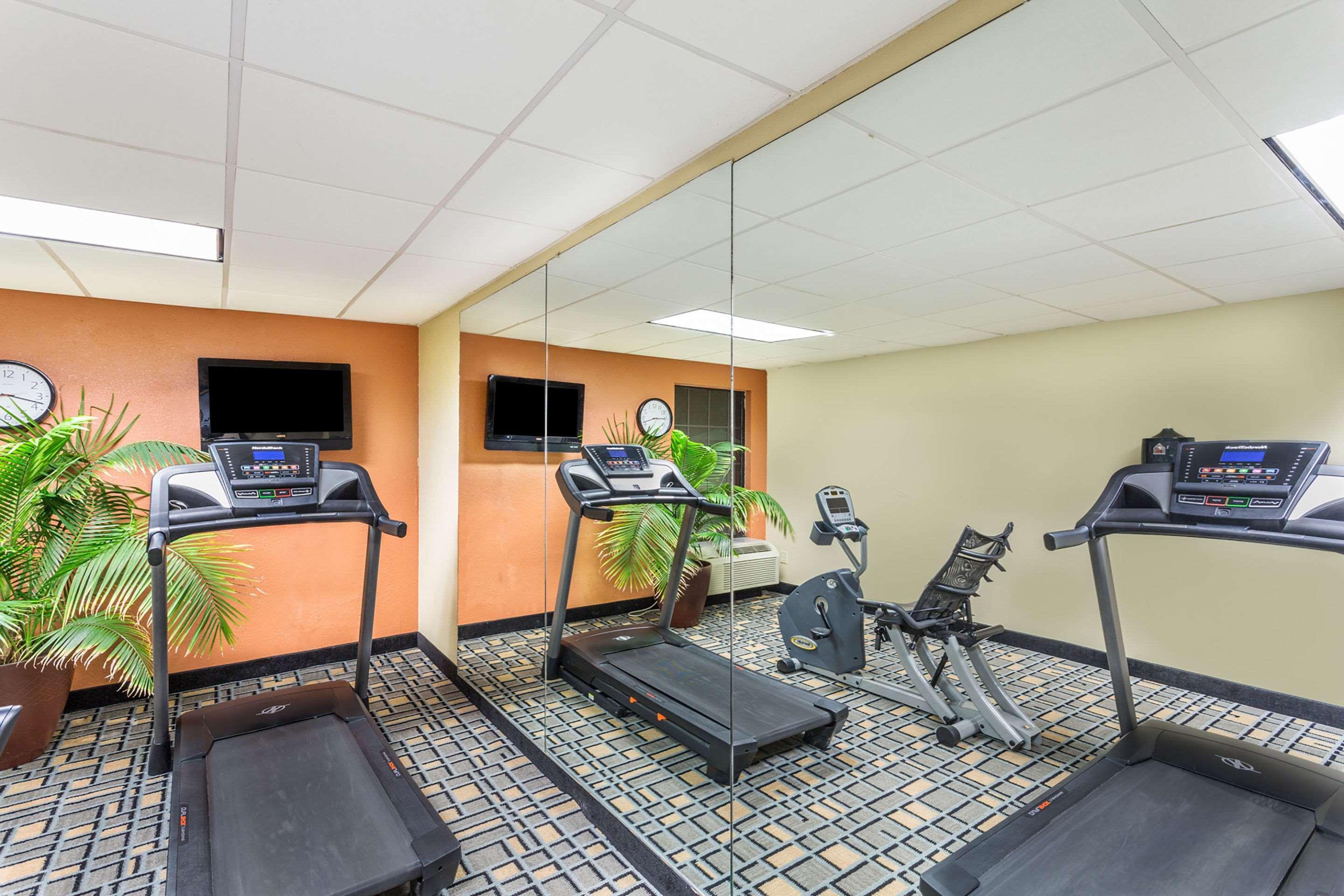 Clarion Pointe South Boston - Danville East Ngoại thất bức ảnh
