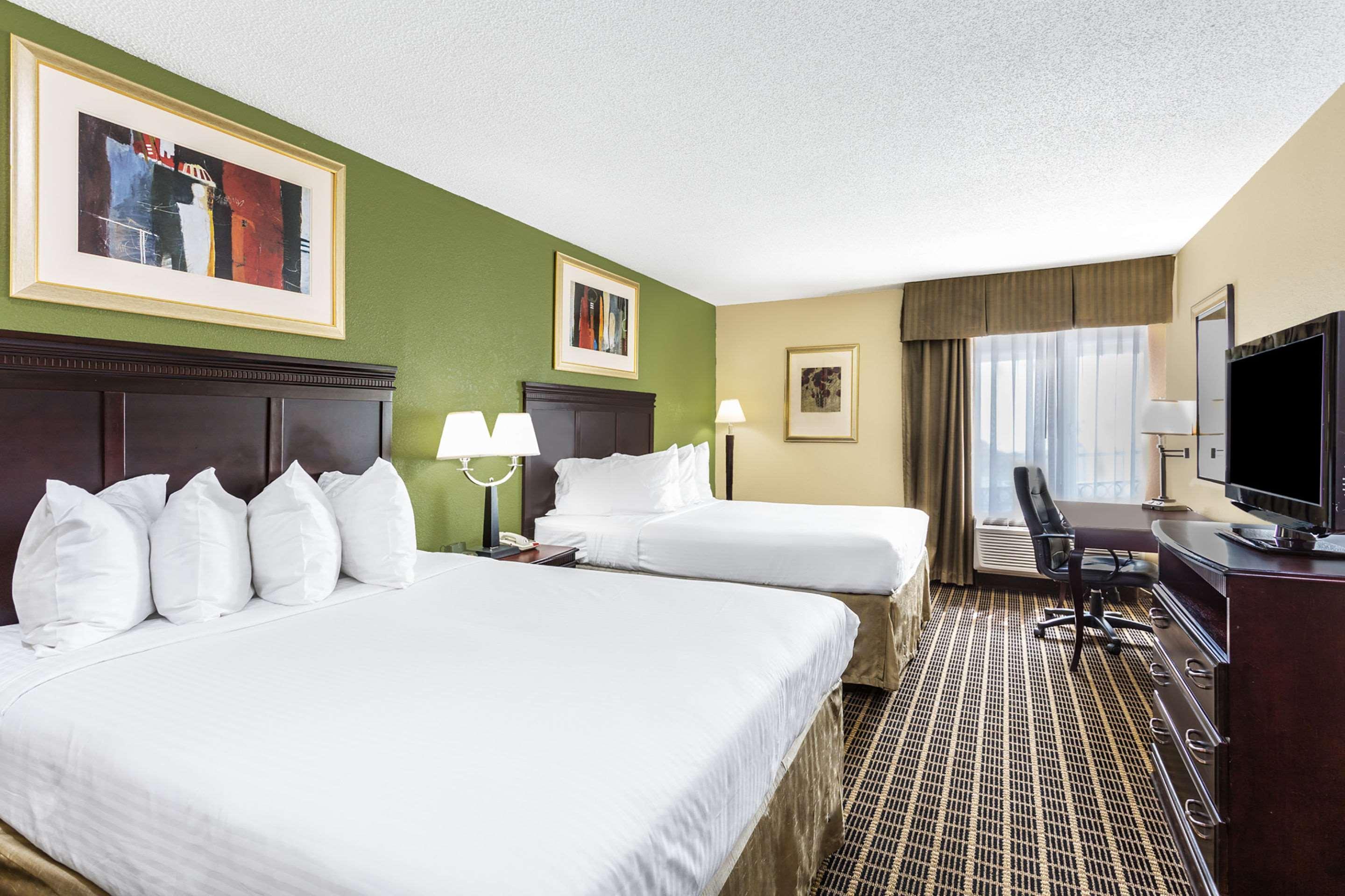 Clarion Pointe South Boston - Danville East Ngoại thất bức ảnh