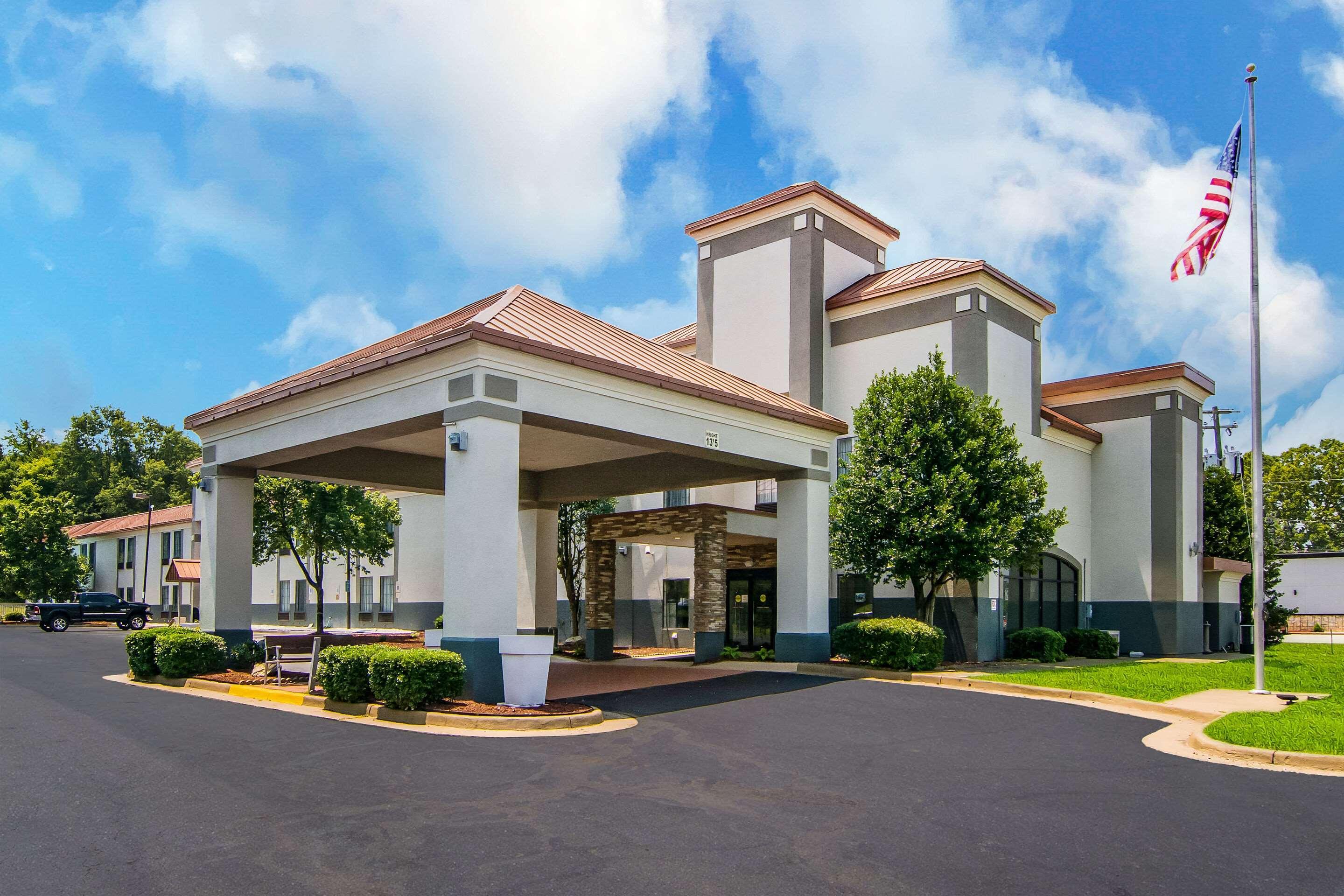 Clarion Pointe South Boston - Danville East Ngoại thất bức ảnh