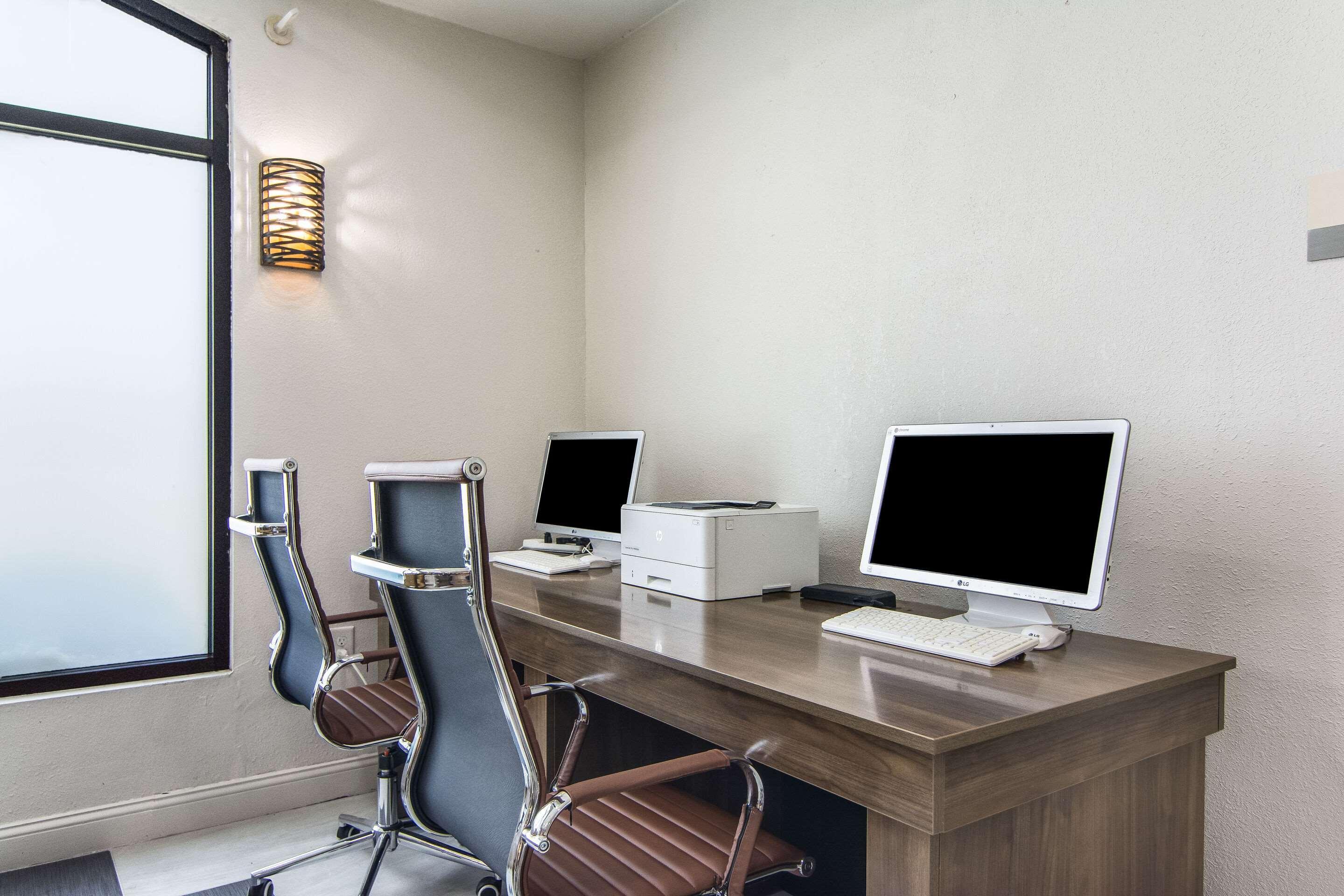 Clarion Pointe South Boston - Danville East Ngoại thất bức ảnh